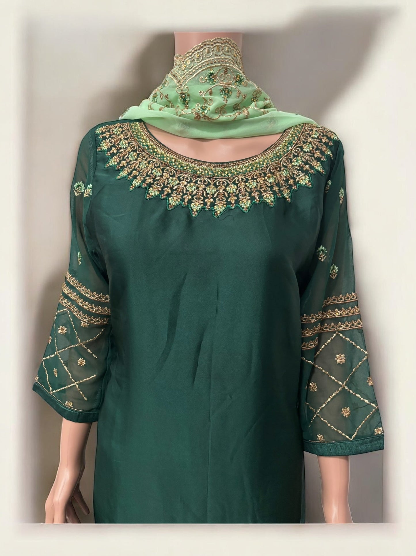TRADITIONAL SALWAR KAMEEZ SET – ETHNIC WEAR FOR WOMEN- S17