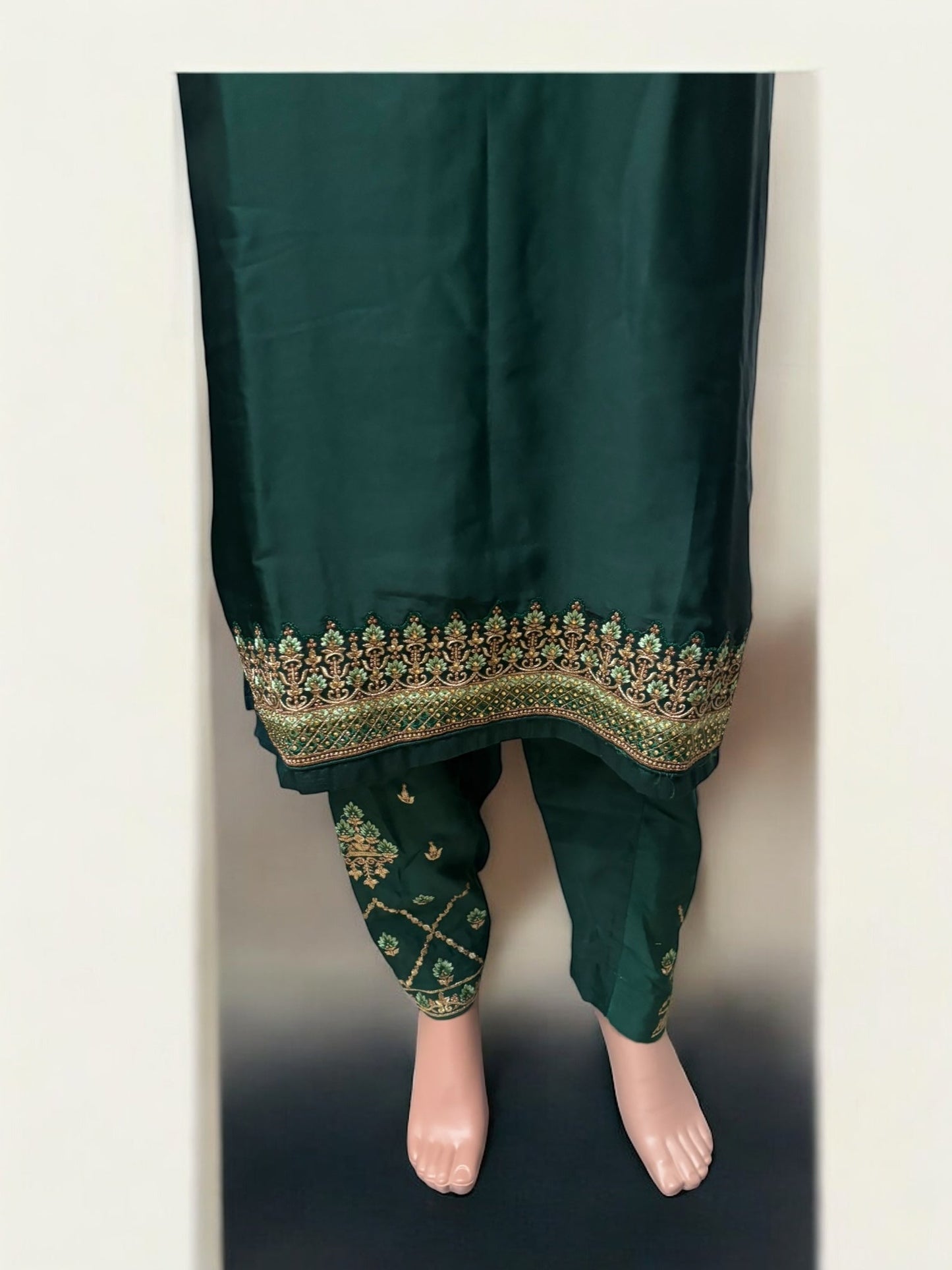 TRADITIONAL SALWAR KAMEEZ SET – ETHNIC WEAR FOR WOMEN- S17