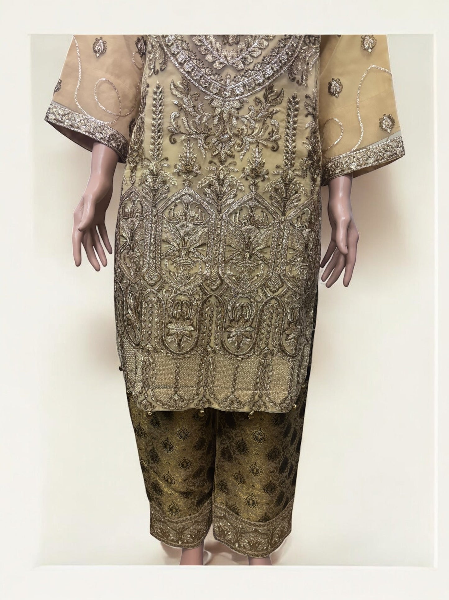 TRADITIONAL SALWAR KAMEEZ SET – ETHNIC WEAR FOR WOMEN- S25