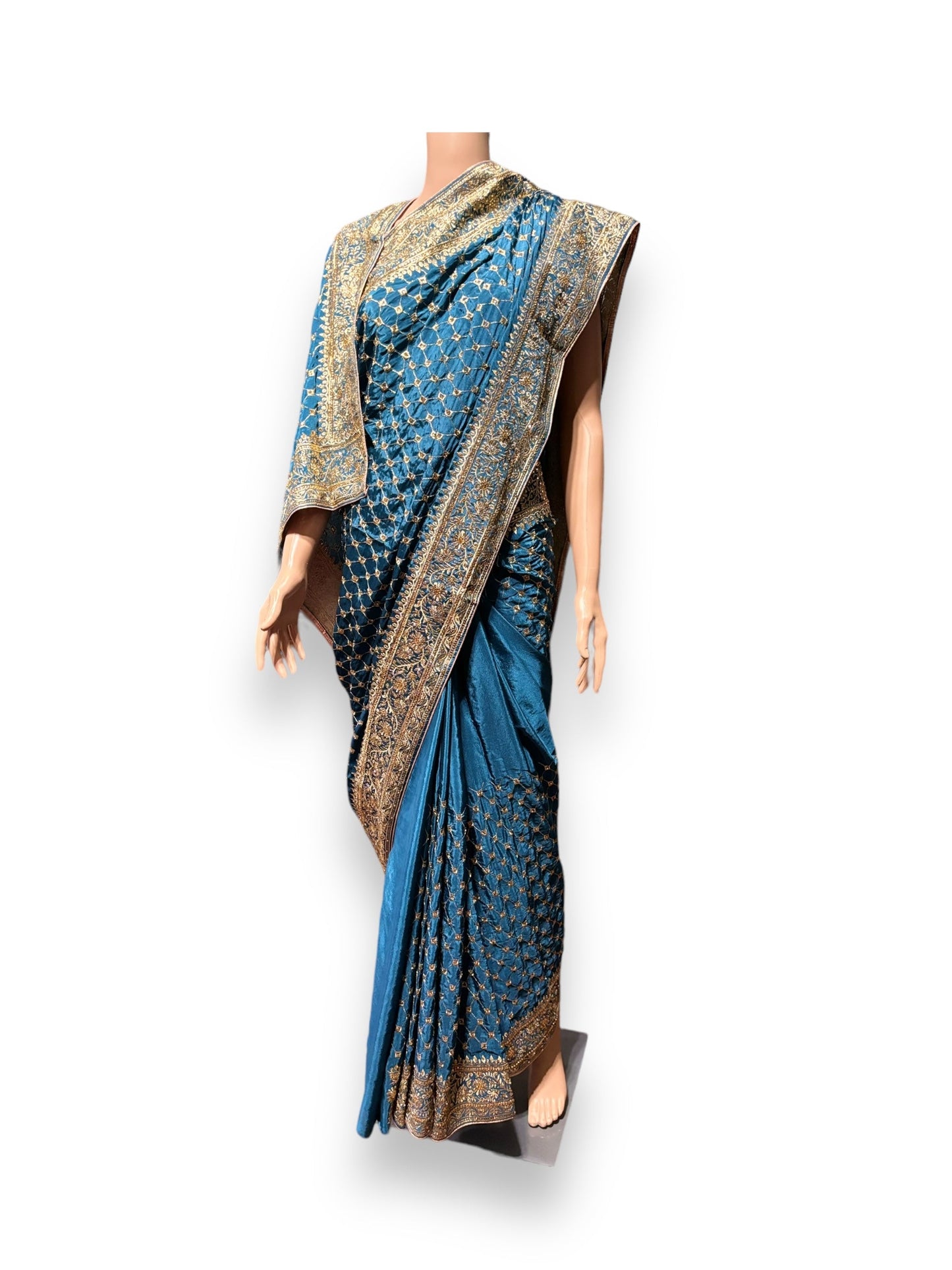 SUBLIME SIMPLICITY: TRADITIONAL DESIGNER SAREE- INDIAN ETHNIC WEAR FOR WOMEN