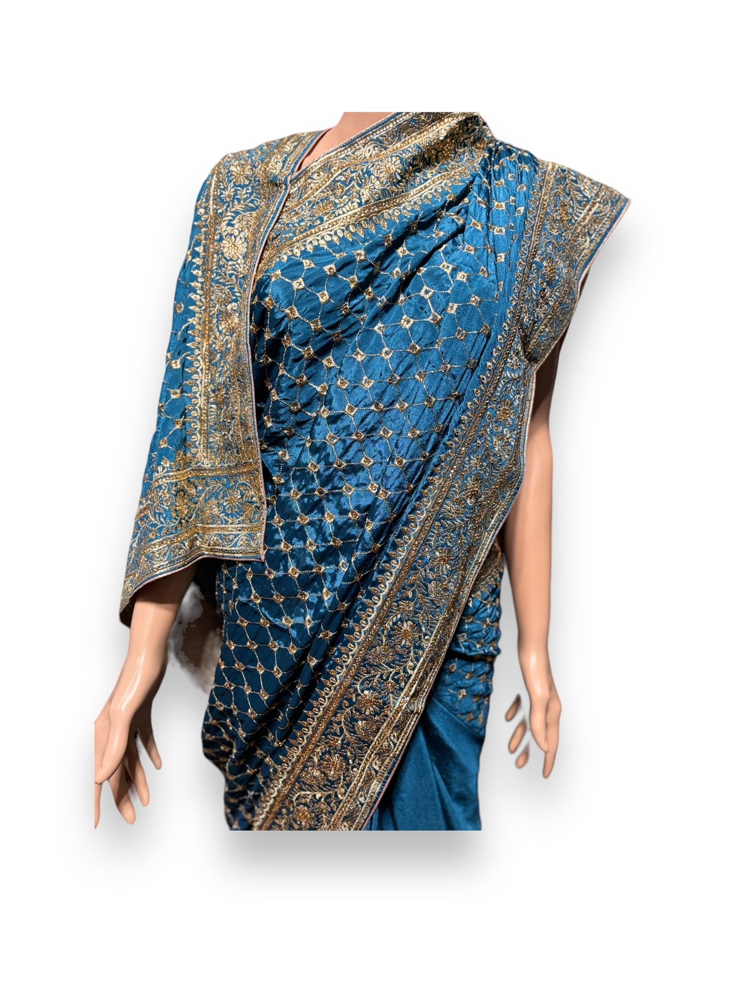 SUBLIME SIMPLICITY: TRADITIONAL DESIGNER SAREE- INDIAN ETHNIC WEAR FOR WOMEN