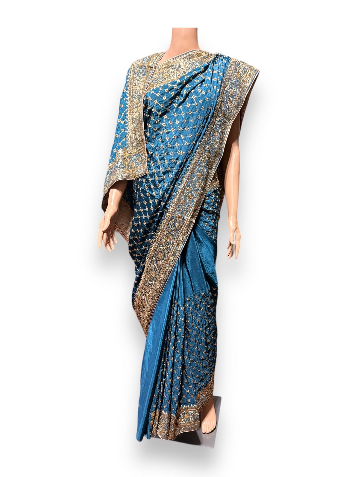 SUBLIME SIMPLICITY: TRADITIONAL DESIGNER SAREE- INDIAN ETHNIC WEAR FOR WOMEN