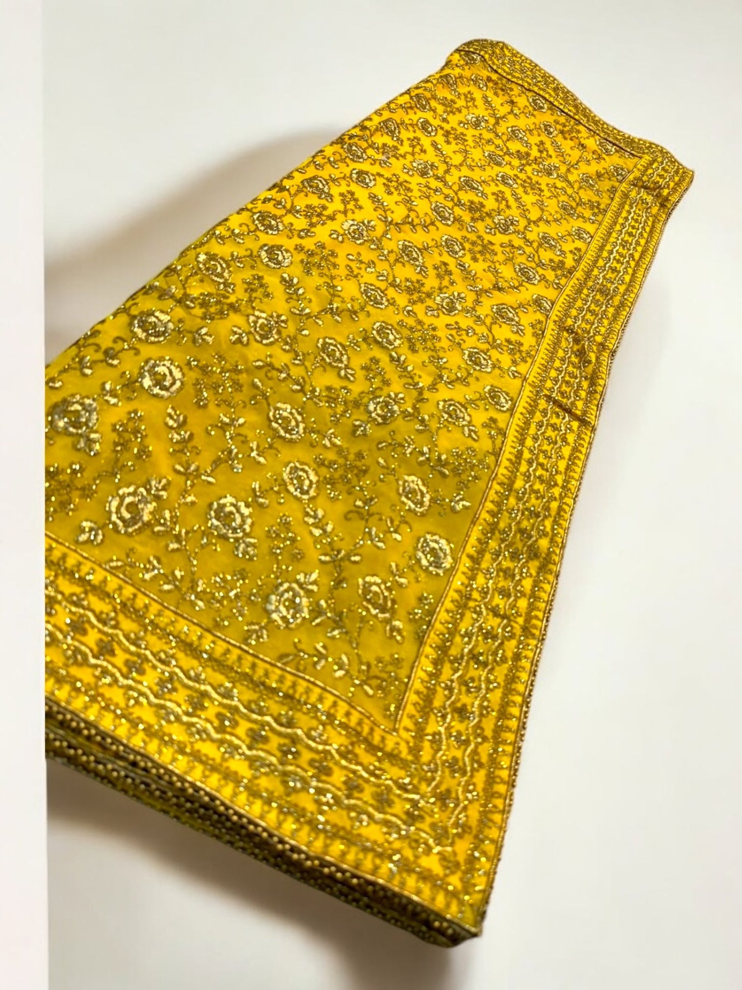 TRADITIONAL DESIGNER SAREE WITH READY BLOUSE– ETHNIC WEAR FOR WOMEN- 211