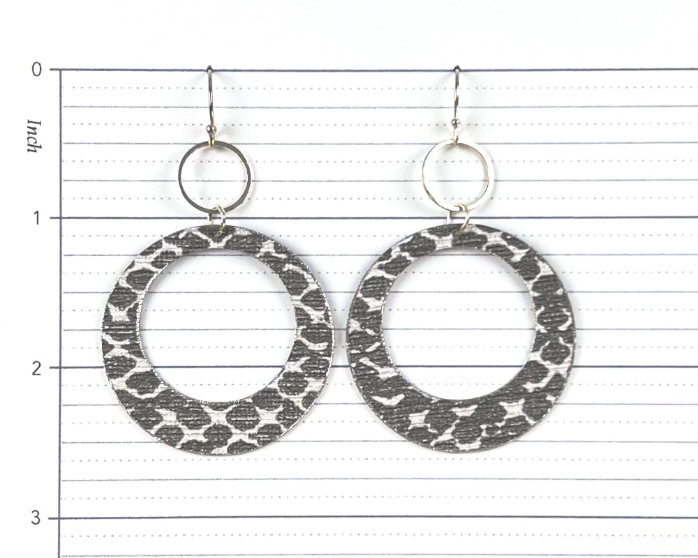 STYLISH SILVERY-GREY SNAKESKIN PRINT HOOP EARRINGS
