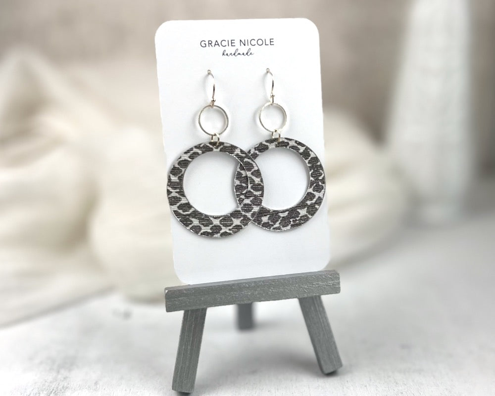 STYLISH SILVERY-GREY SNAKESKIN PRINT HOOP EARRINGS