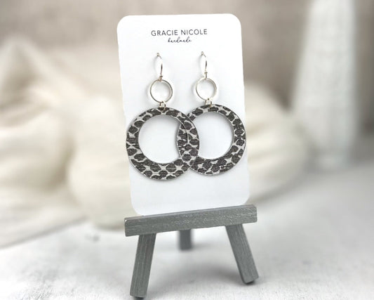 STYLISH SILVERY-GREY SNAKESKIN PRINT HOOP EARRINGS