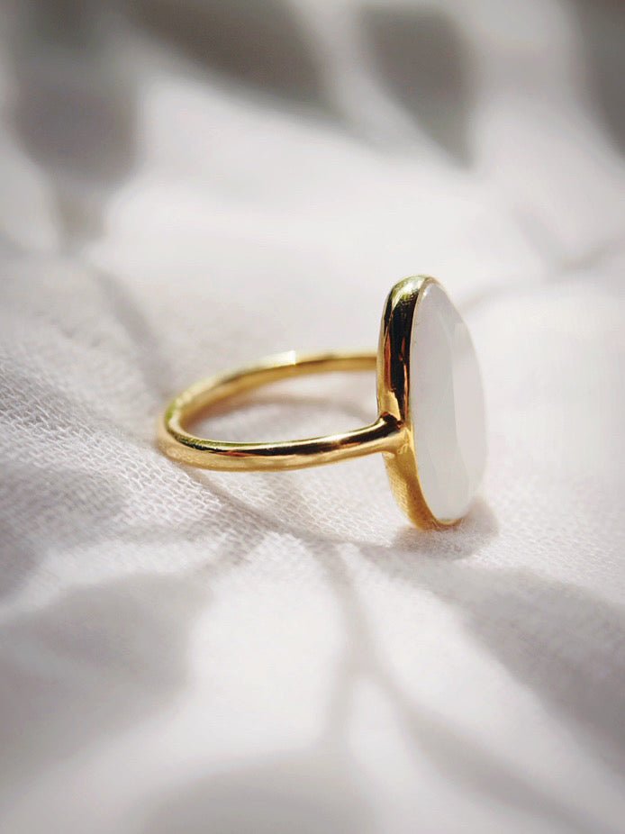 STATEMENT RAINBOW MOONSTONE RING - KEKOA