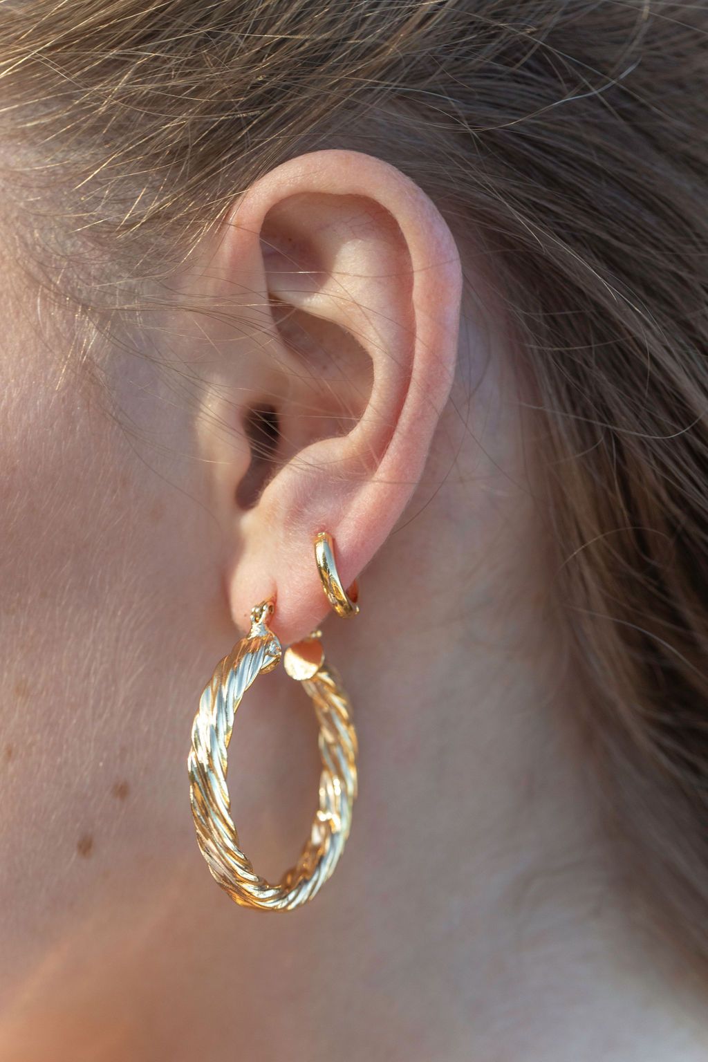 TINY GOLD HUGGIE HOOP EARRINGS - AUILI'I