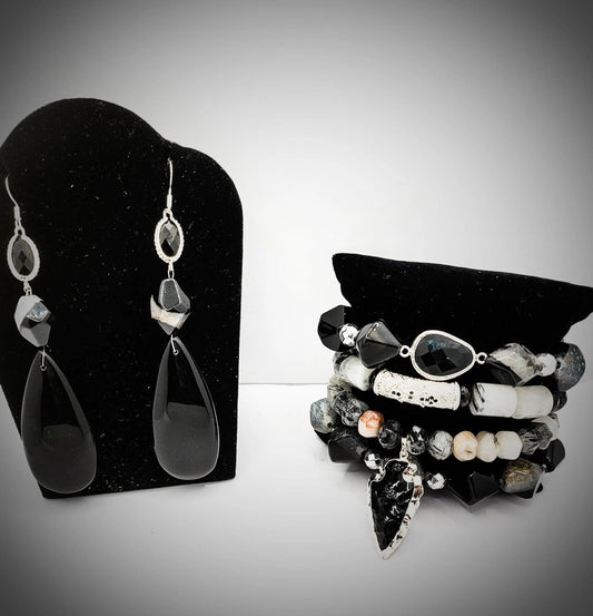 TOURMALINATED QUARTZ AND BLACK AGATE BRACELET