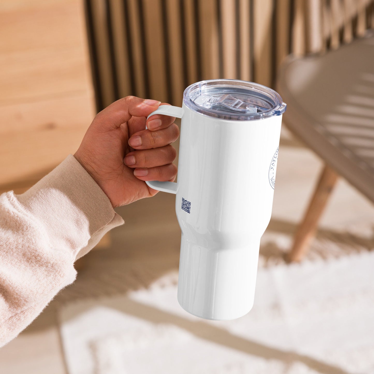 TRAVEL MUG WITH A HANDLE