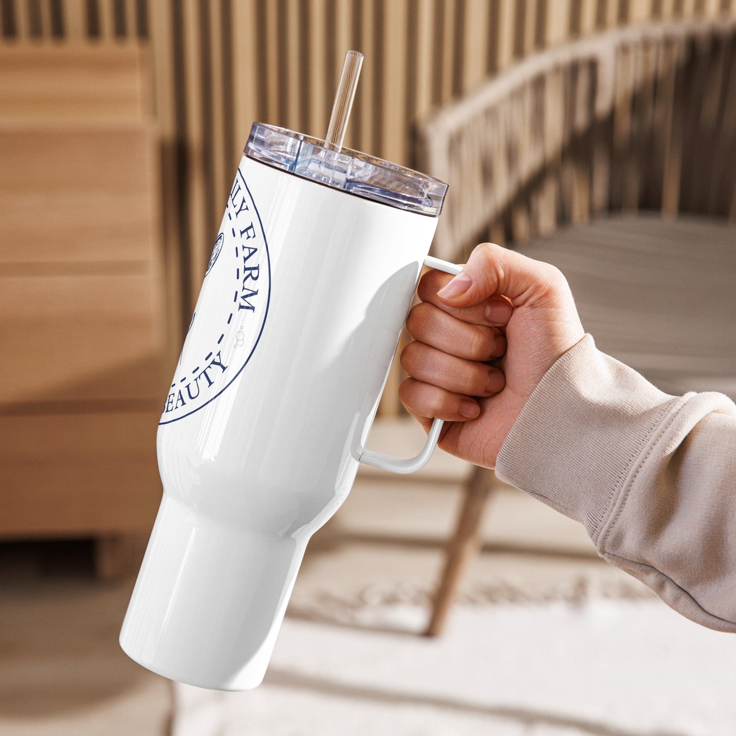 TRAVEL MUG WITH A HANDLE